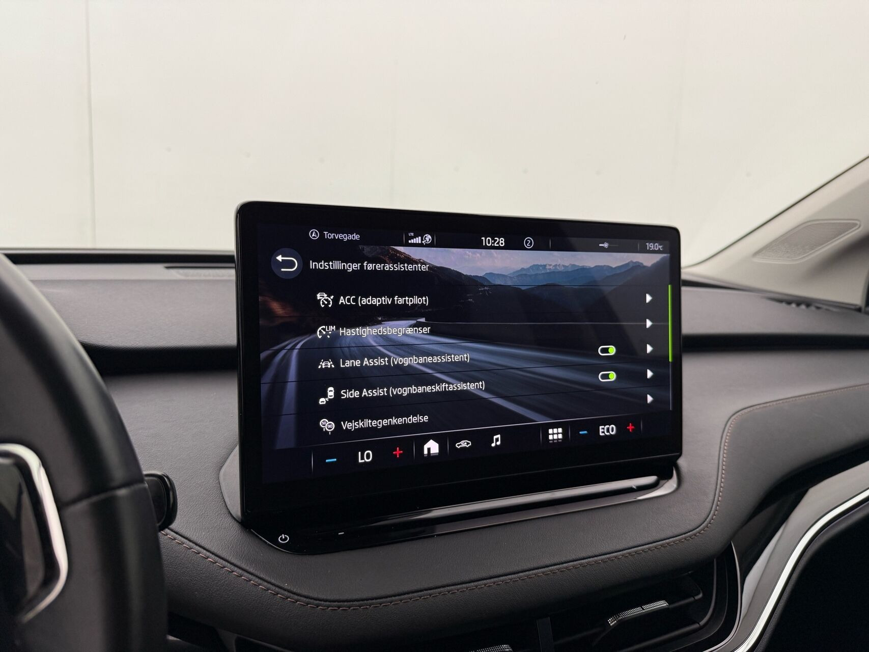 Grå Skoda Enyaq fra 2021