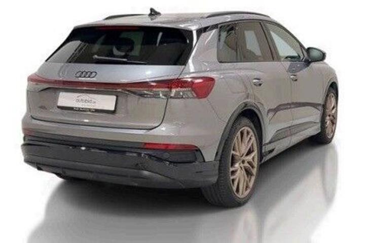 Grå Audi Q4 fra 2023