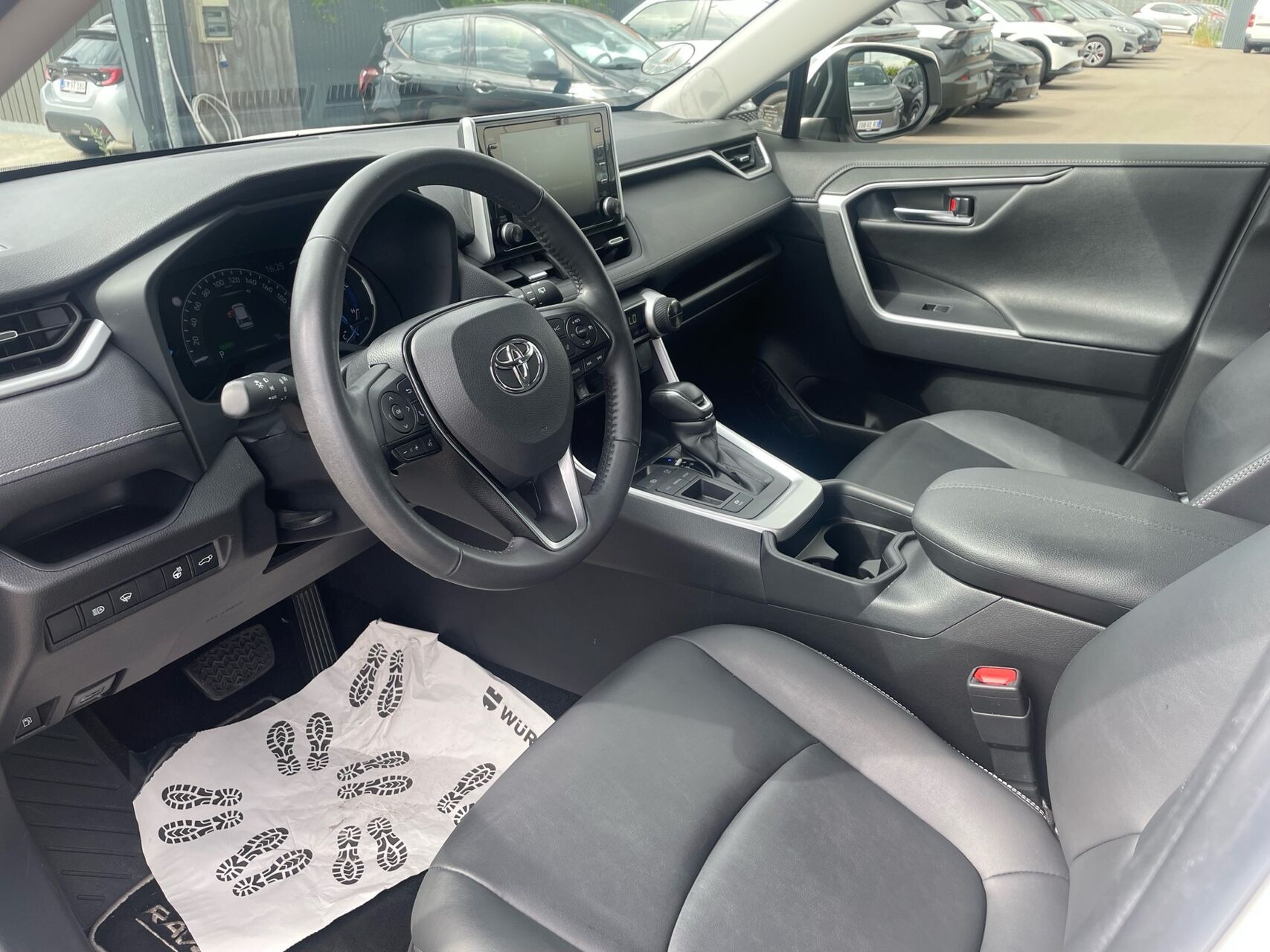 Hvid Toyota RAV4 fra 2021