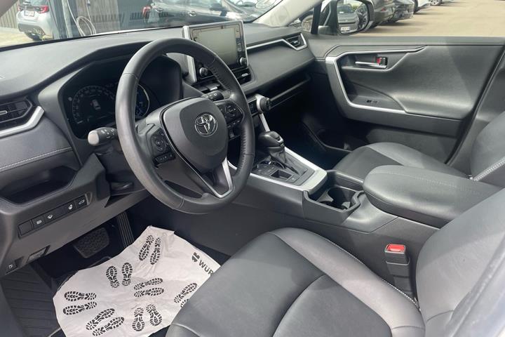 Hvid Toyota RAV4 fra 2021