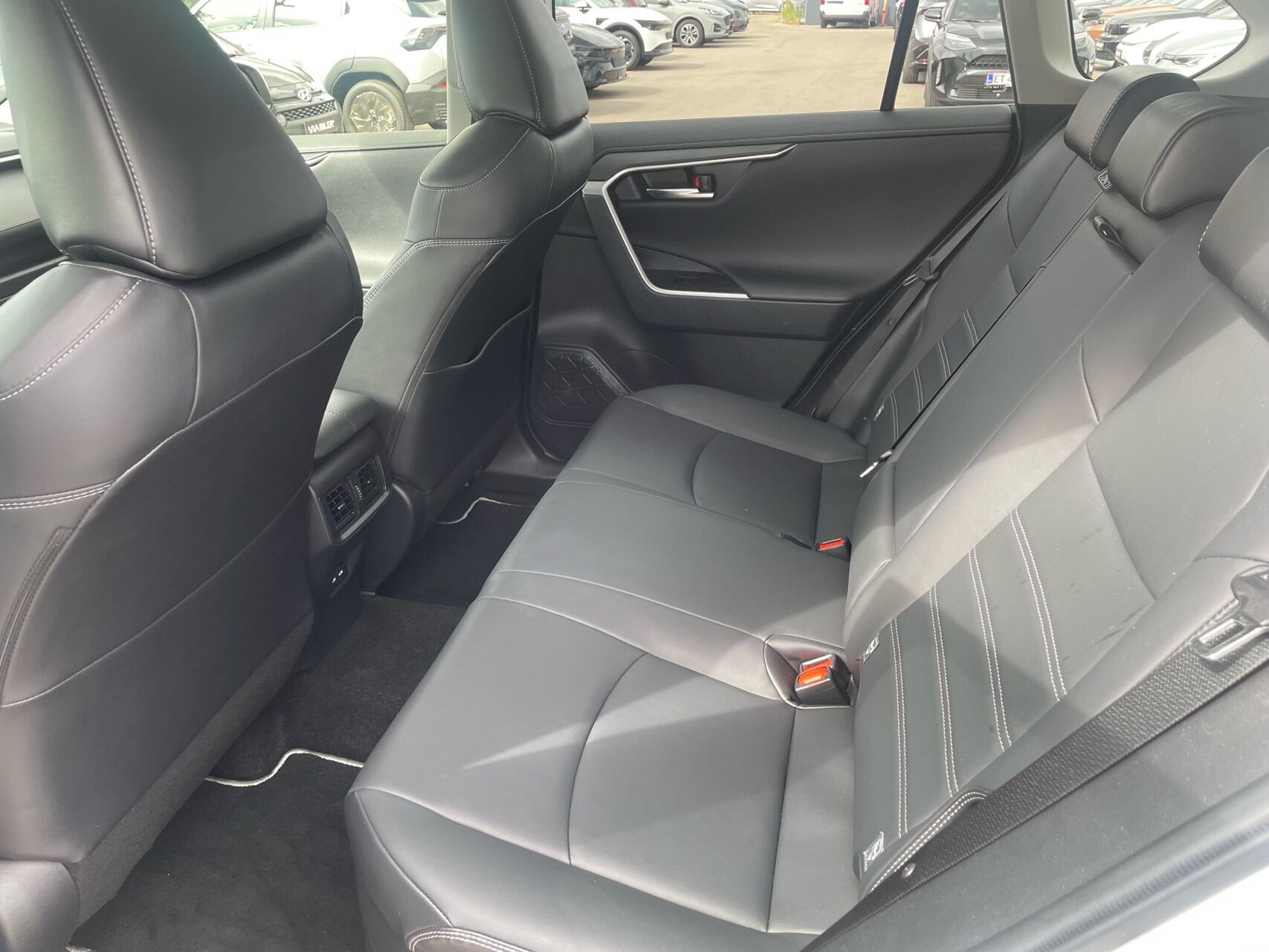 Hvid Toyota RAV4 fra 2021