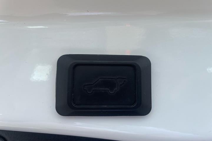 Hvid Toyota RAV4 fra 2021