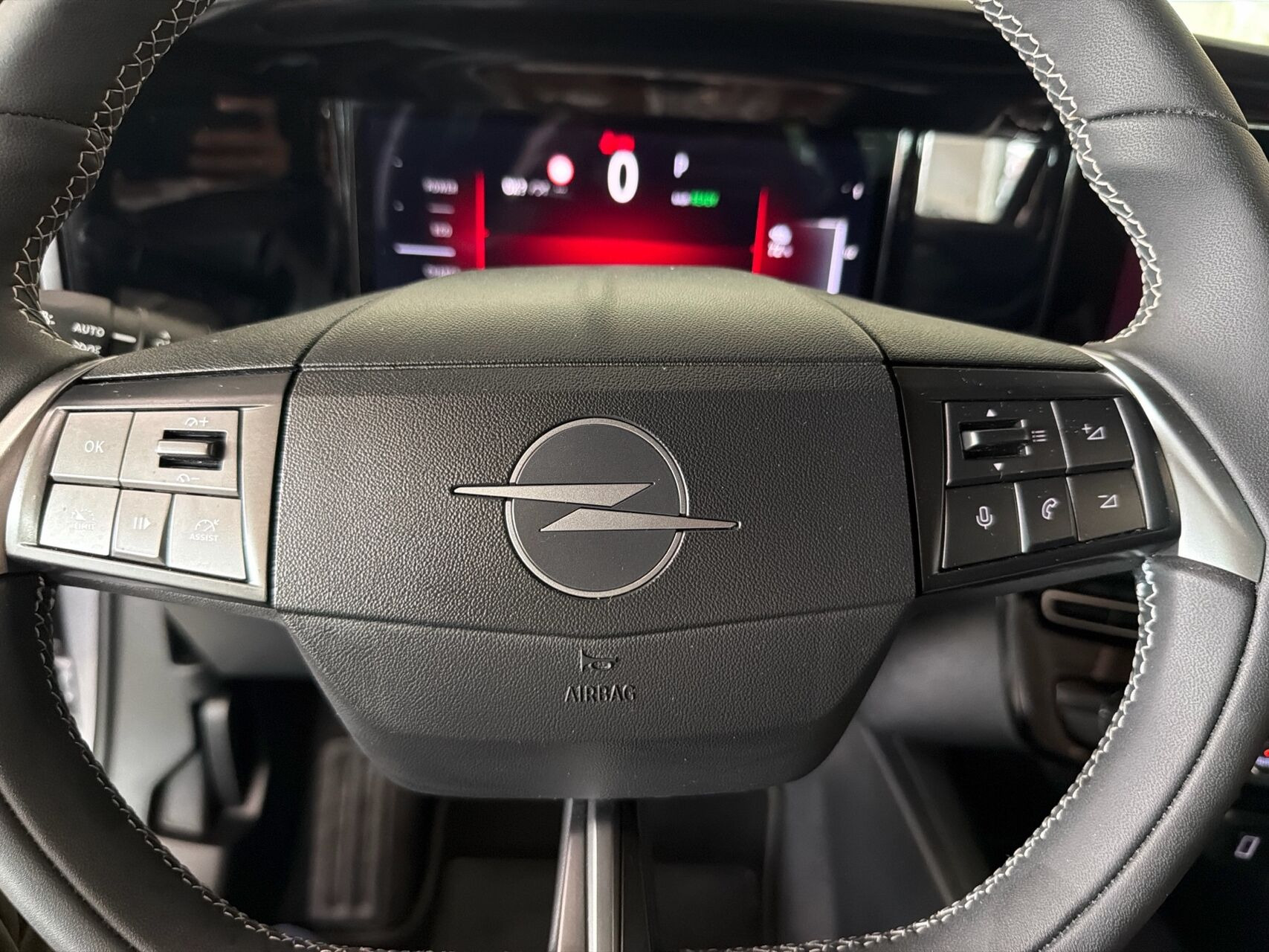 Grå Opel Mokka-e fra 2025