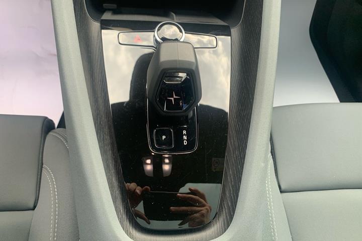 Grå Polestar 2 fra 2023