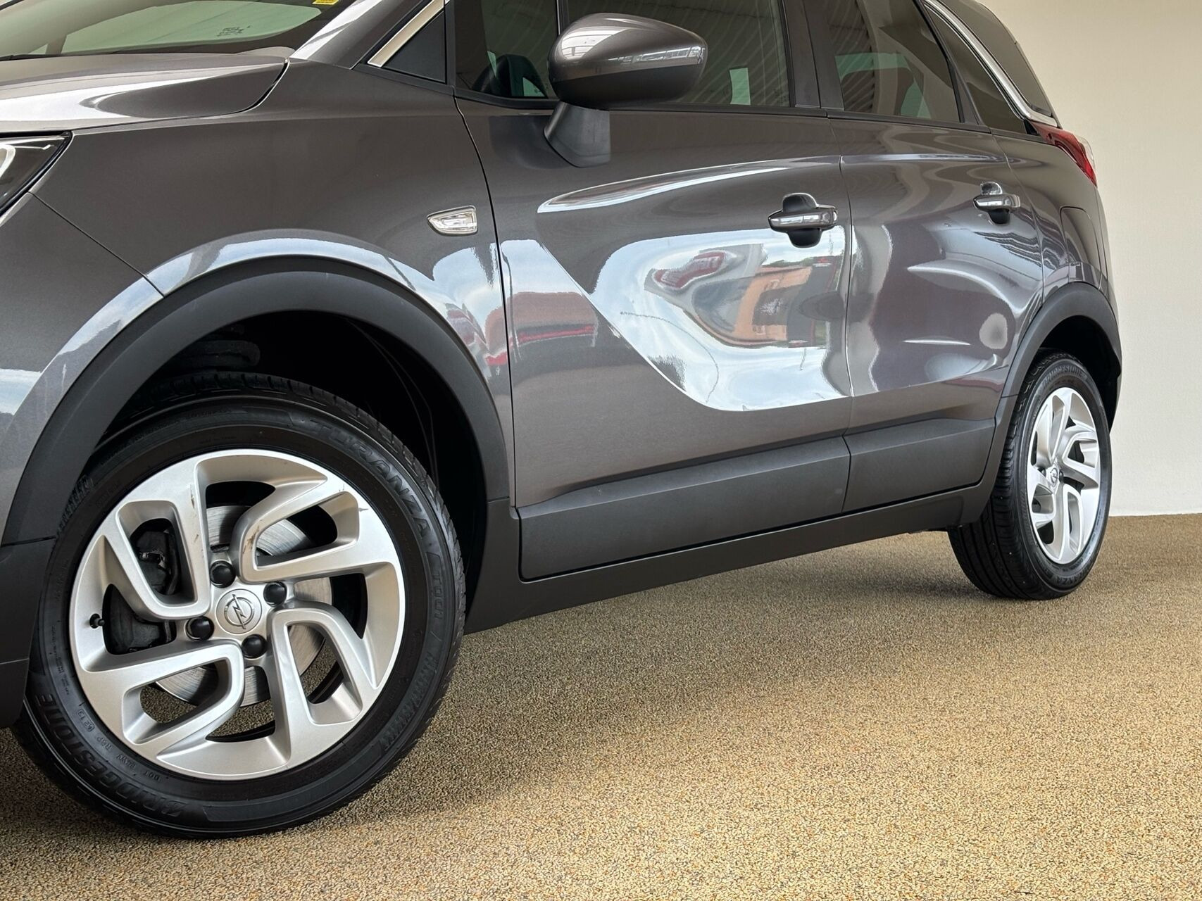 Sort Opel Crossland X fra 2020