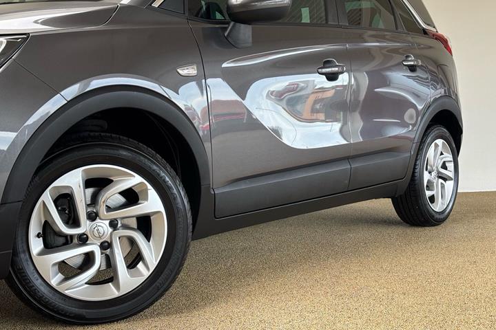 Sort Opel Crossland X fra 2020
