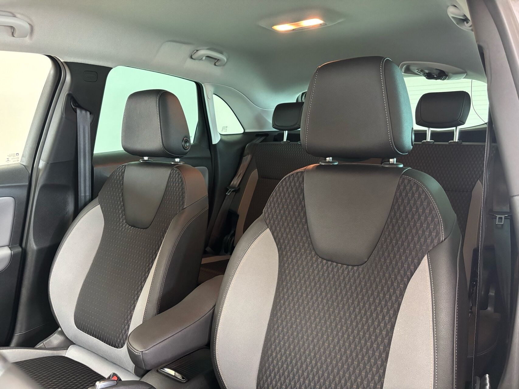 Sort Opel Crossland X fra 2020