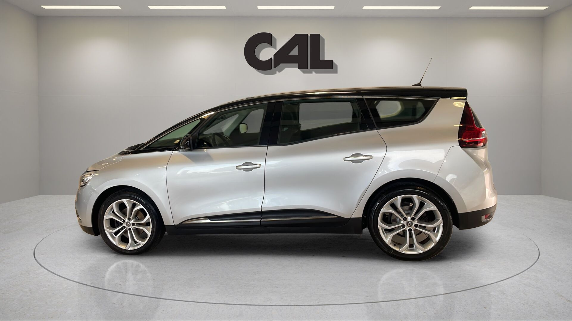 Grå Renault Grand Scénic fra 2019