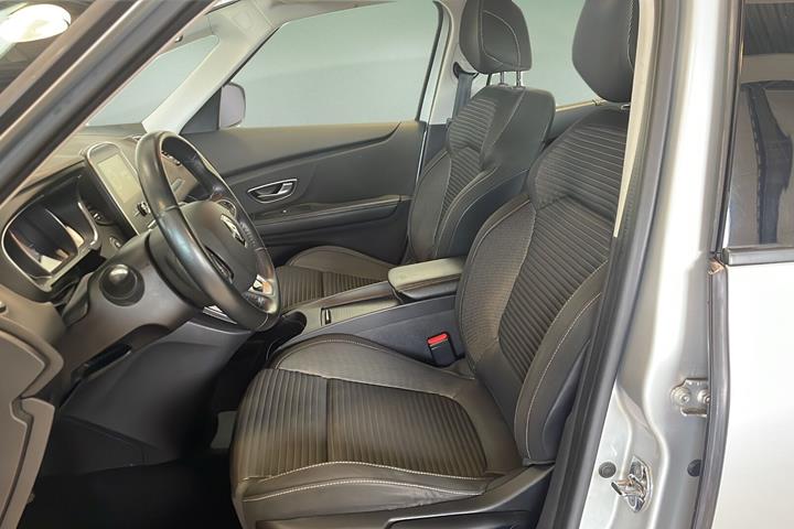 Grå Renault Grand Scénic fra 2019
