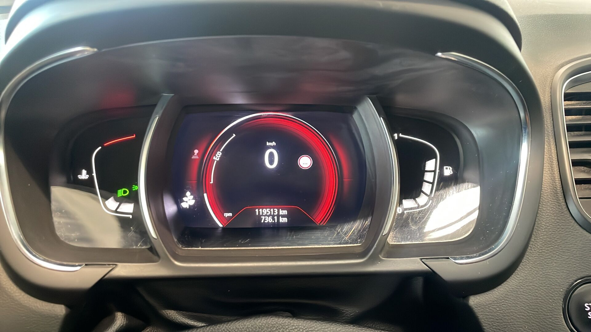 Grå Renault Grand Scénic fra 2019
