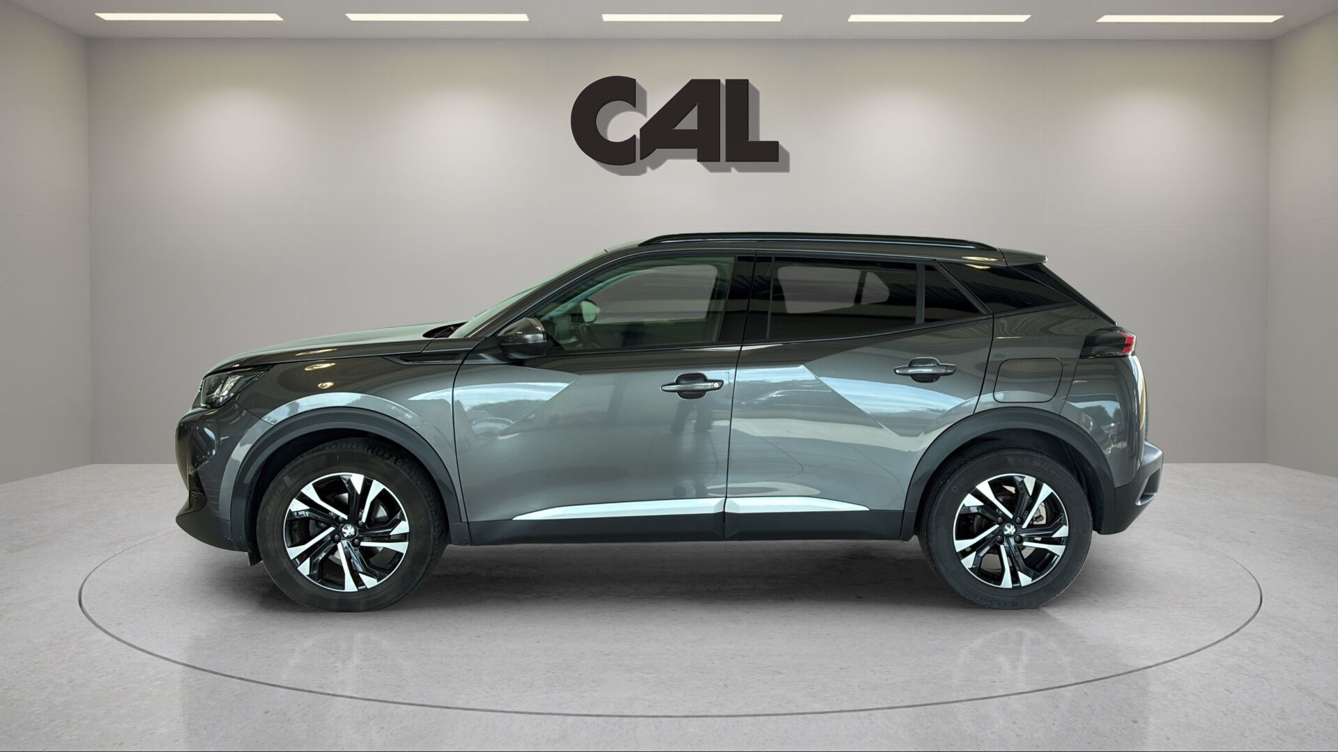 Grå Peugeot 2008 fra 2021