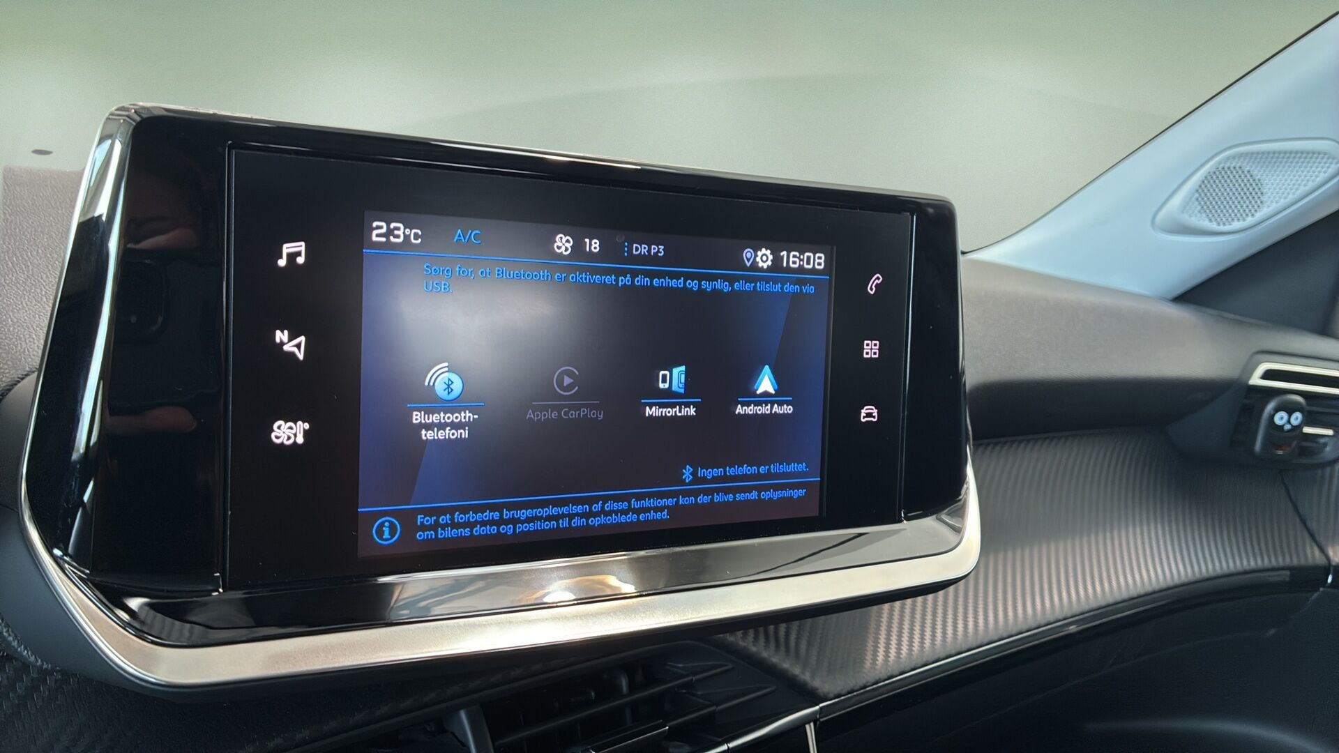 Grå Peugeot 2008 fra 2021
