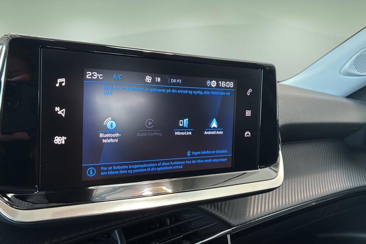 Grå Peugeot 2008 fra 2021