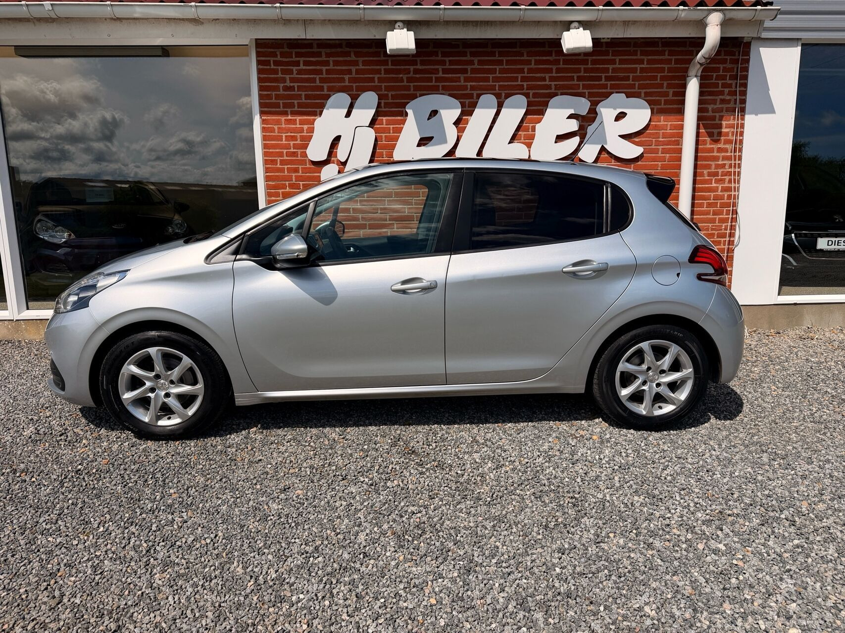 Sølv Peugeot 208 fra 2016