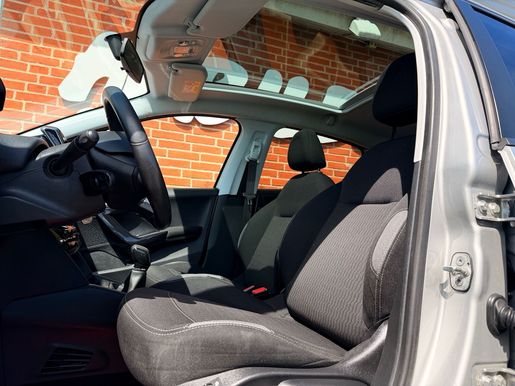 Sølv Peugeot 208 fra 2016