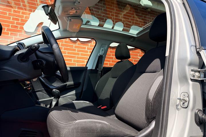 Sølv Peugeot 208 fra 2016