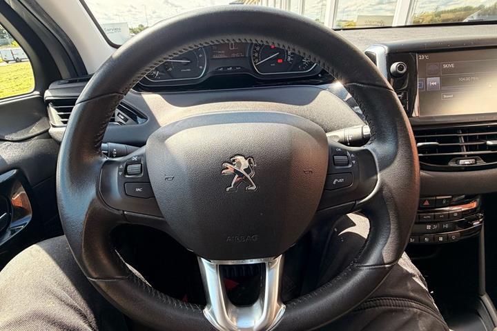 Sølv Peugeot 208 fra 2016
