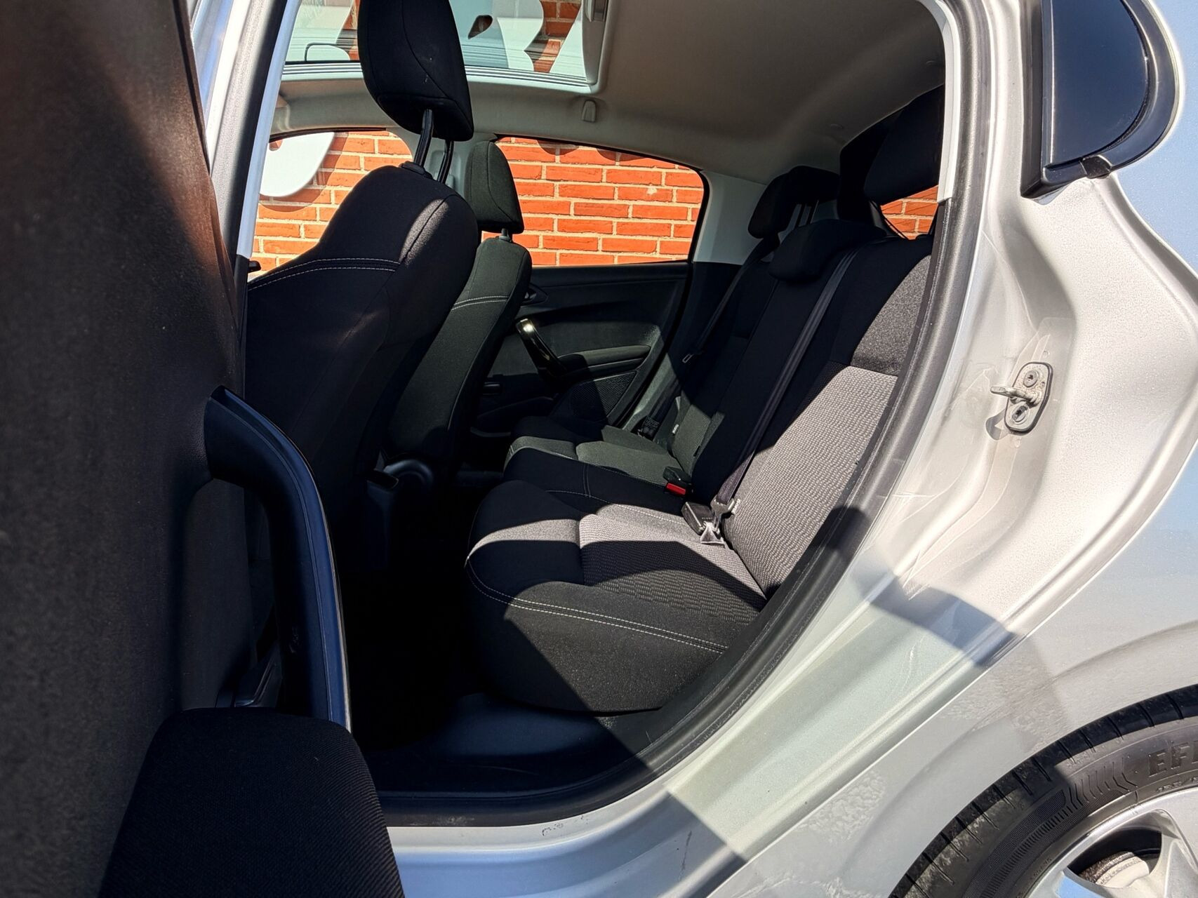 Sølv Peugeot 208 fra 2016