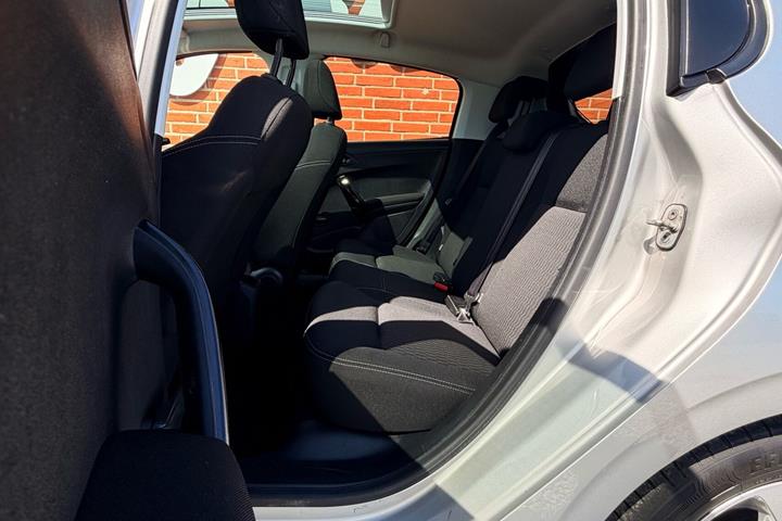 Sølv Peugeot 208 fra 2016
