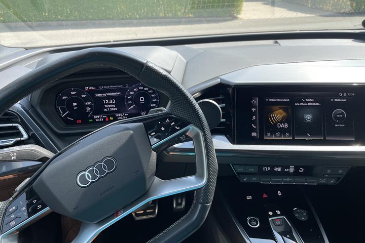 Grå Audi Q4 fra 2022