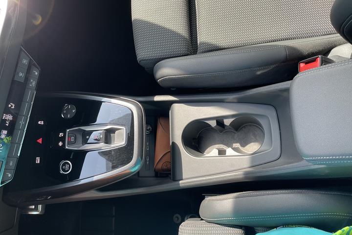 Grå Audi Q4 fra 2022