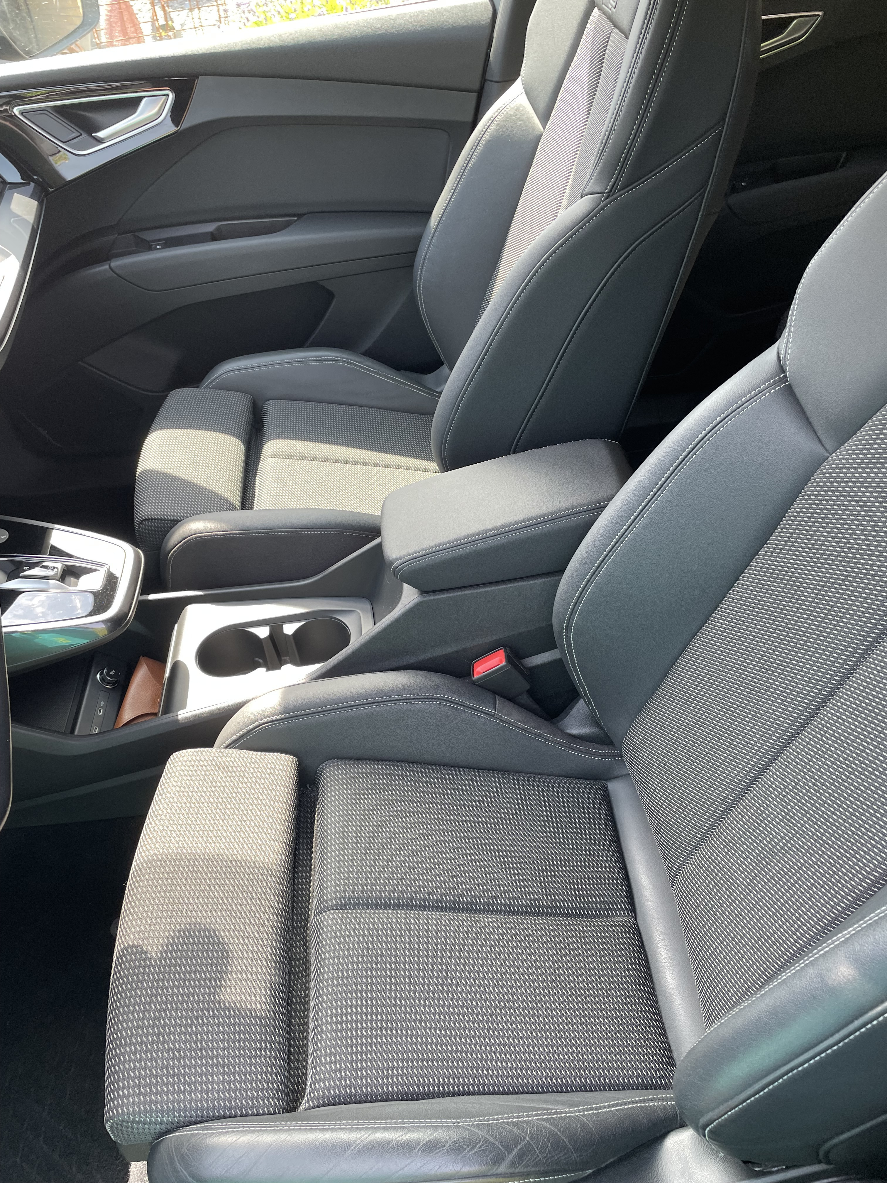 Grå Audi Q4 fra 2022