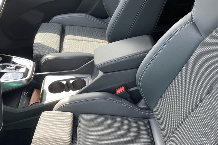 Grå Audi Q4 fra 2022