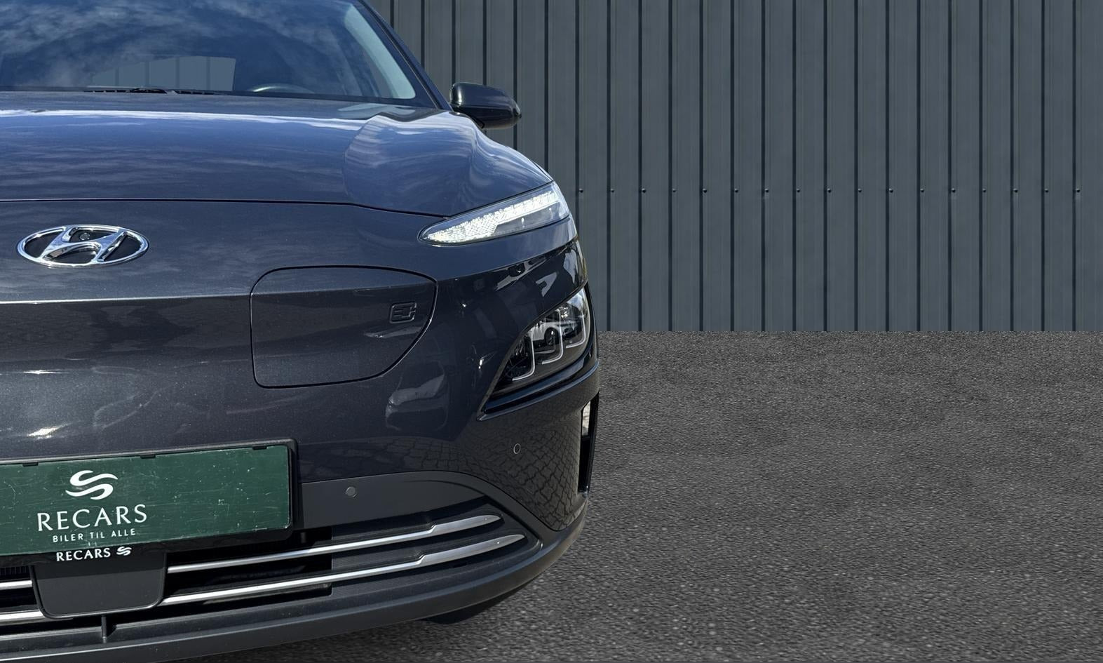 Grå Hyundai Kona fra 2022