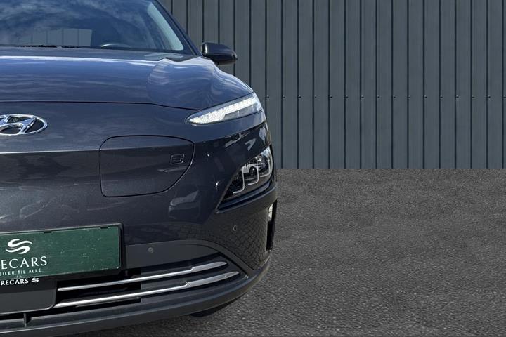 Grå Hyundai Kona fra 2022