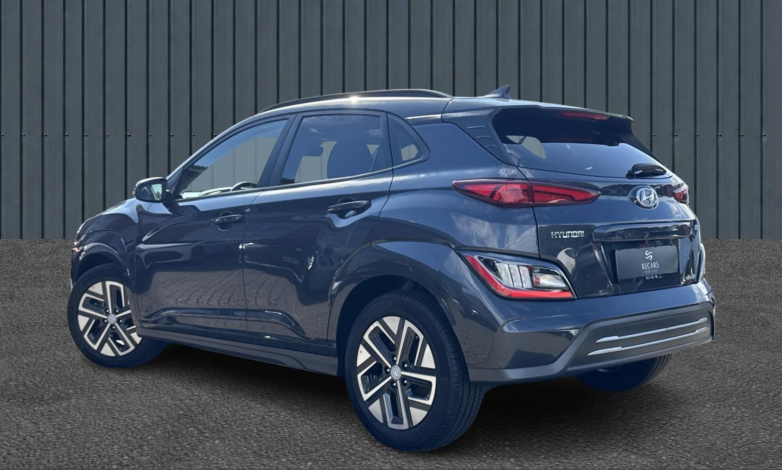 Grå Hyundai Kona fra 2022
