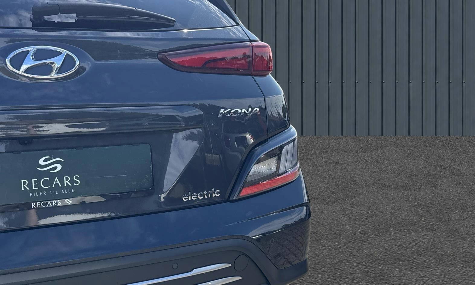 Grå Hyundai Kona fra 2022