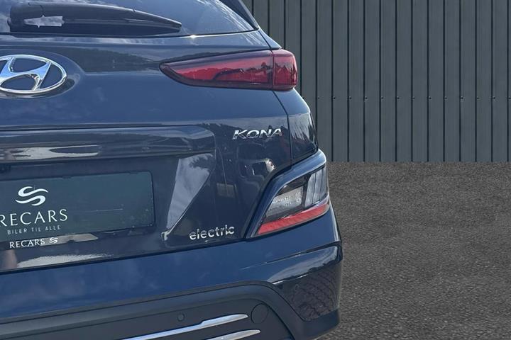Grå Hyundai Kona fra 2022