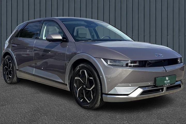 Brun Hyundai Ioniq 5 fra 2022 set udefra