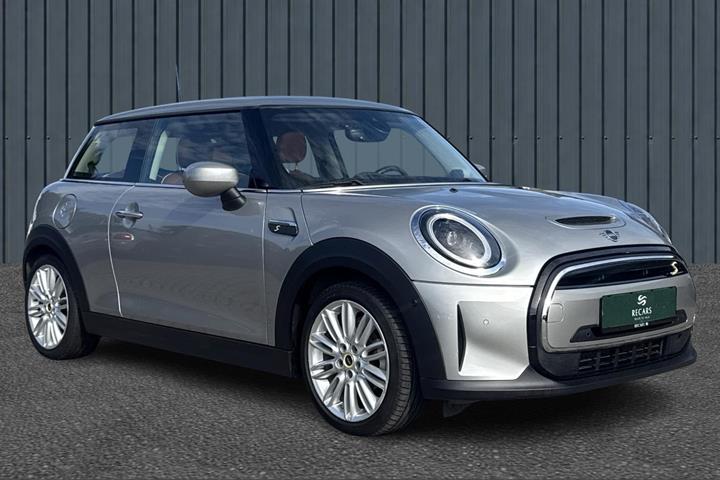 Sølv Mini Cooper SE fra 2023
