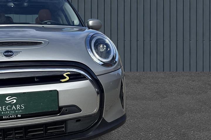 Sølv Mini Cooper SE fra 2023