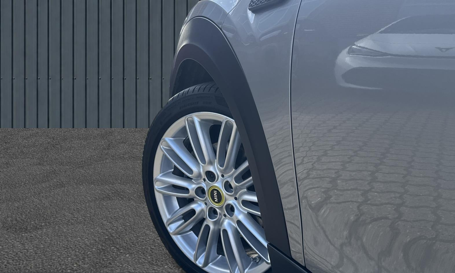 Sølv Mini Cooper SE fra 2023