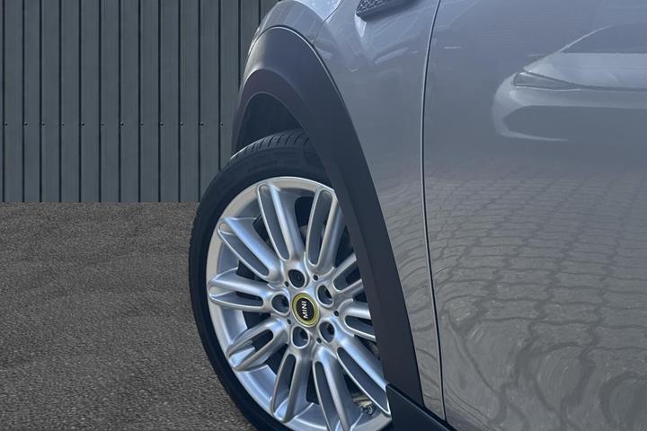 Sølv Mini Cooper SE fra 2023