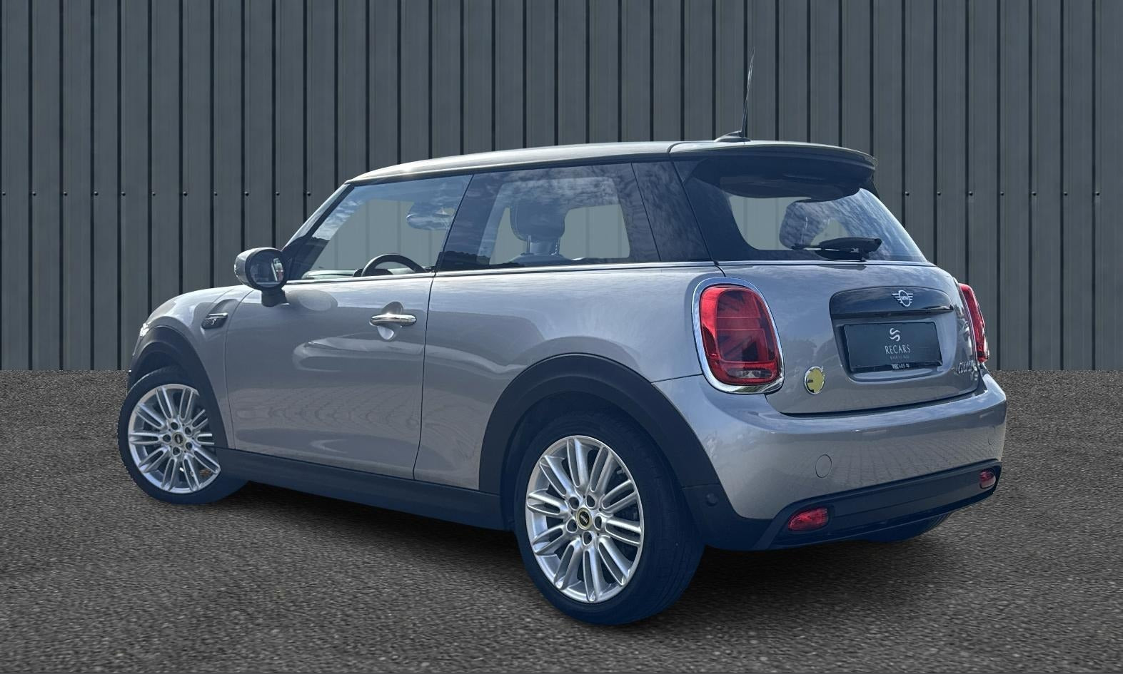 Sølv Mini Cooper SE fra 2023