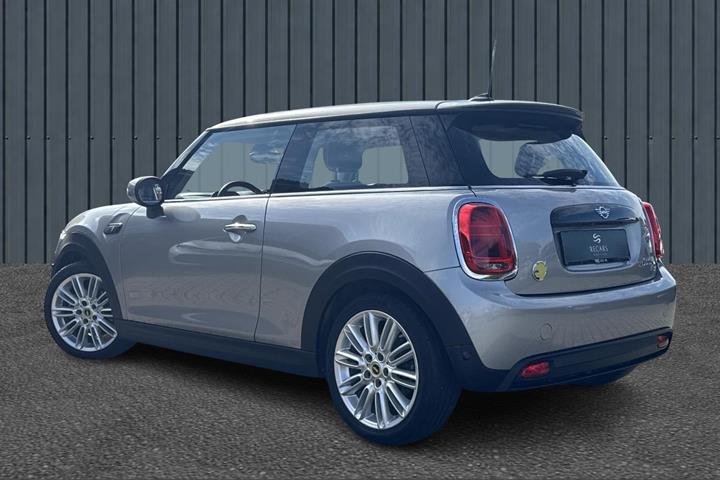 Sølv Mini Cooper SE fra 2023