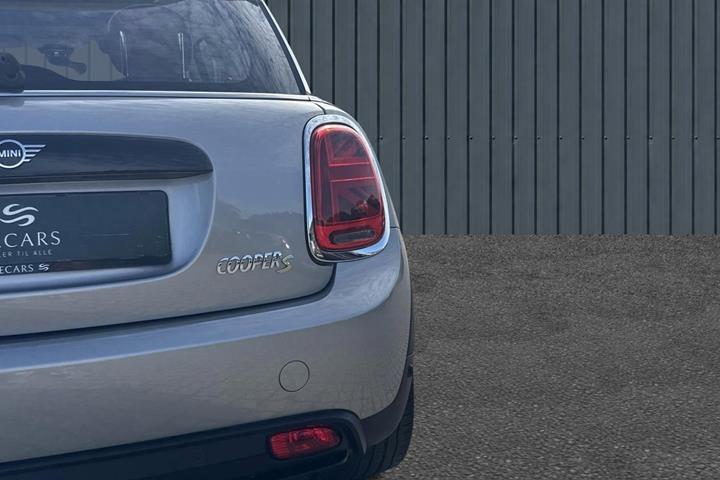 Sølv Mini Cooper SE fra 2023