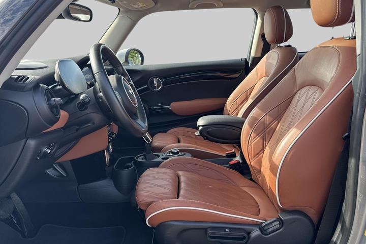 Sølv Mini Cooper SE fra 2023