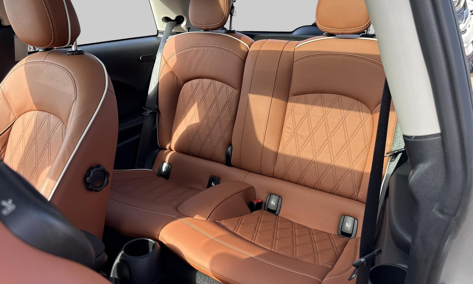 Sølv Mini Cooper SE fra 2023