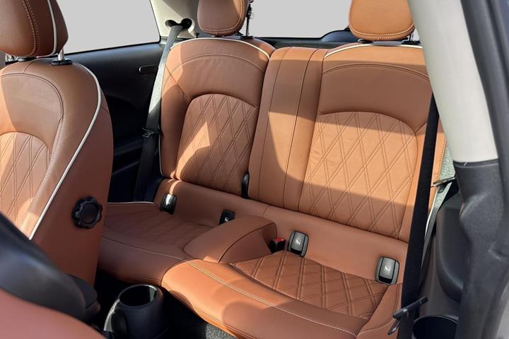 Sølv Mini Cooper SE fra 2023