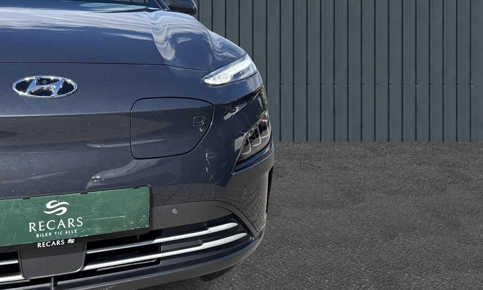 Grå Hyundai Kona fra 2023