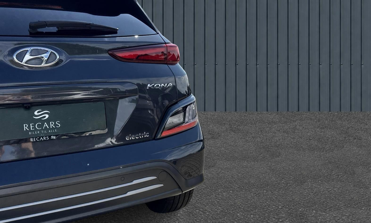 Grå Hyundai Kona fra 2023