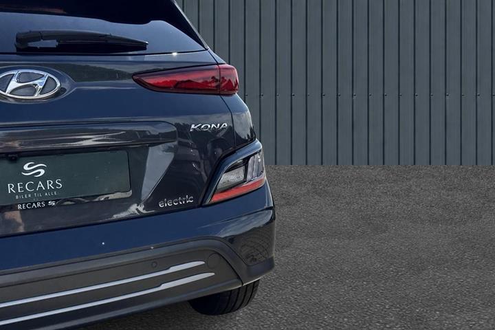 Grå Hyundai Kona fra 2023