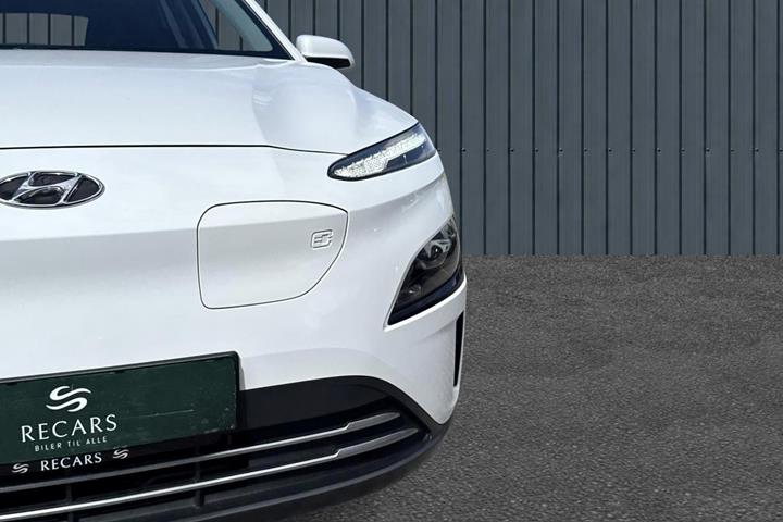 Hvid Hyundai Kona fra 2022