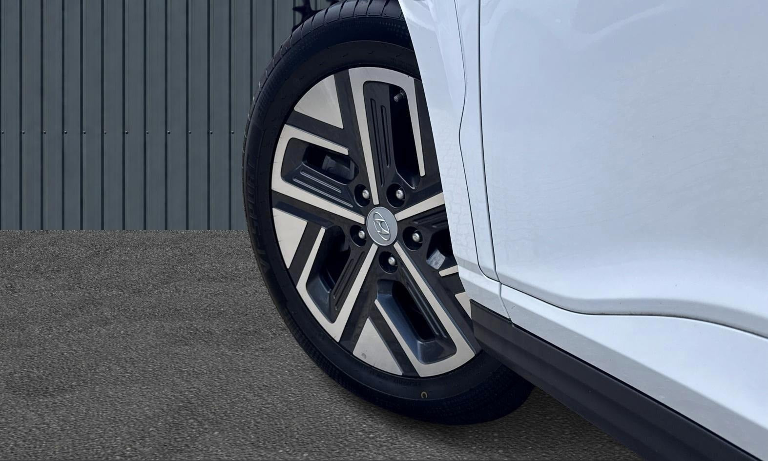 Hvid Hyundai Kona fra 2022
