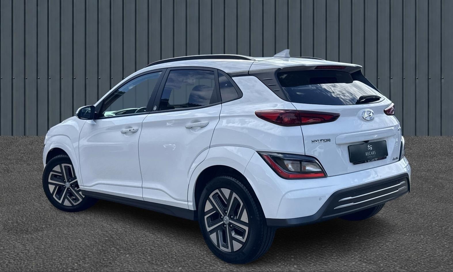 Hvid Hyundai Kona fra 2022