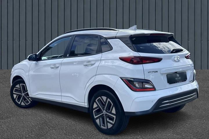 Hvid Hyundai Kona fra 2022